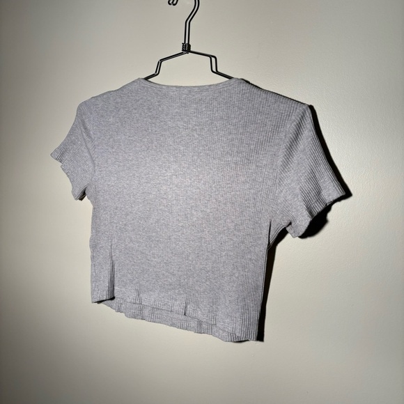 Uniqlo Gray Ribbed Crop Top Tee - Picture 4 of 7